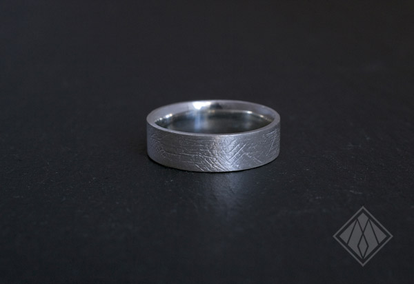 0040_Tracy_Matthews_scratched-mens-ring