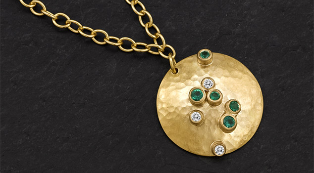 0001_Emerald and diamond pendant